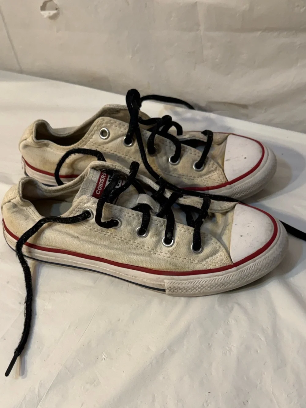 Converse Chuck Taylor All Star Low top boys shoes size 2Y